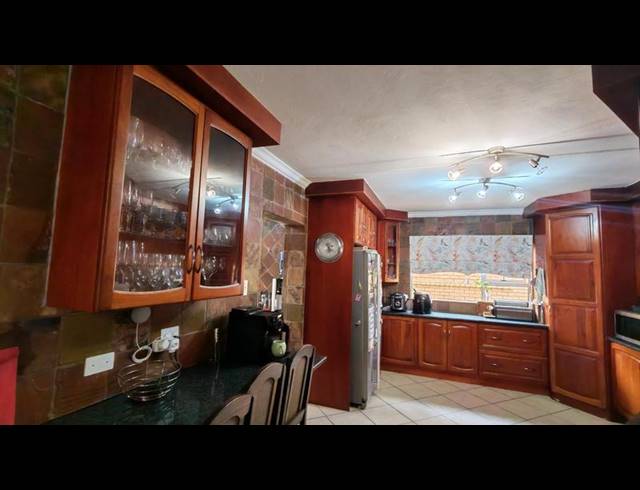 5 BEDROOM HOUSE FOR SALE IN ELDOGLEN